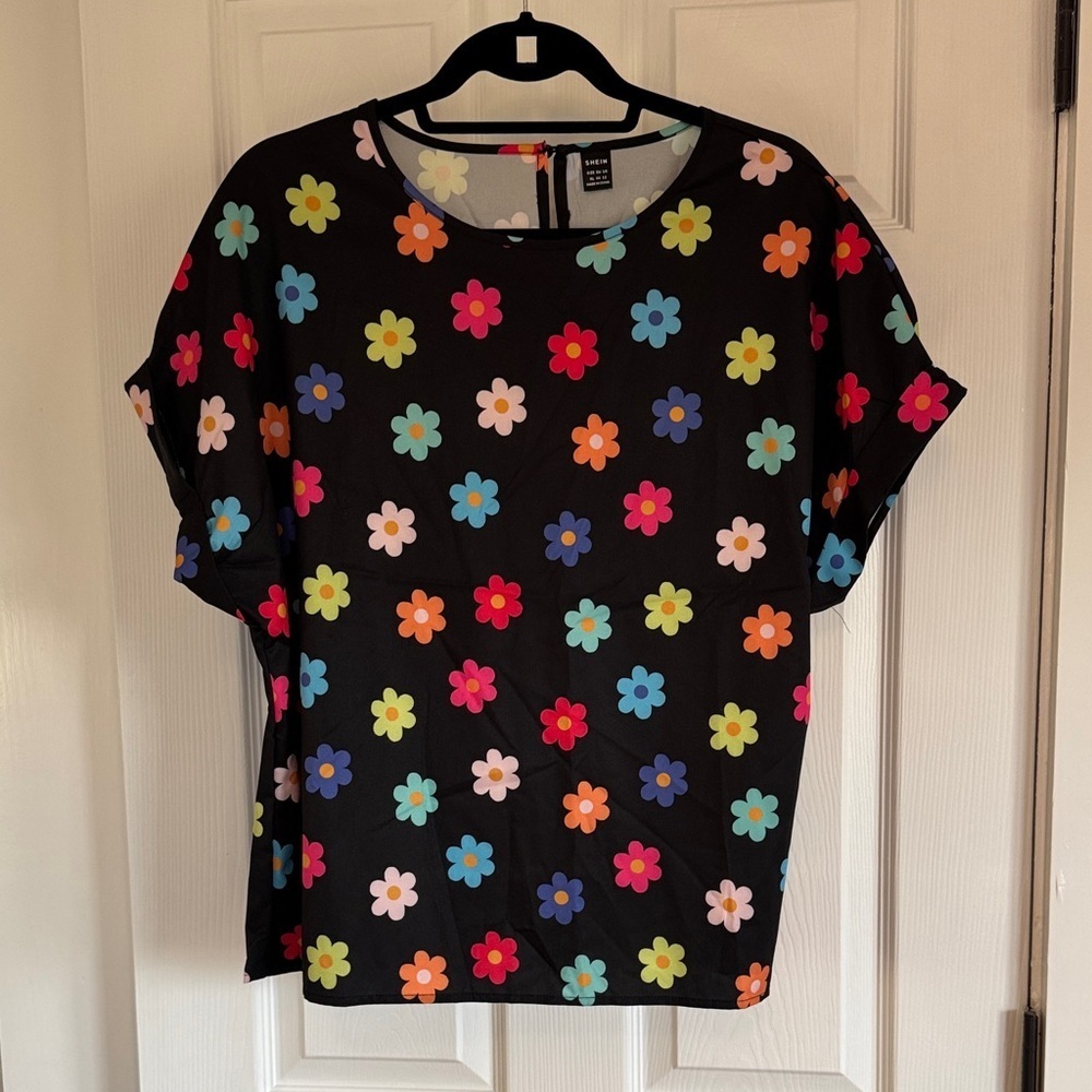 SHEIN Black Floral Short Sleeve Top